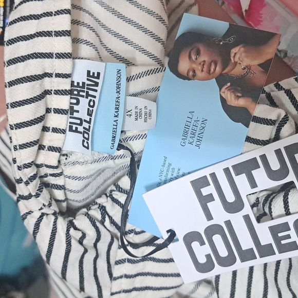 NWT Future Collective Blk/Wht Ruffle Stipe Top - Picture 6 of 7